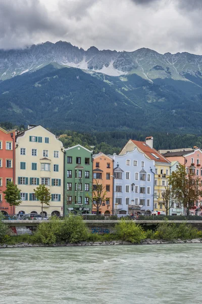 Rua Mariahilf em Innsbruck, Áustria . — Fotografia de Stock