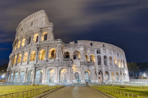 O Coliseu, ou o Coliseu em Roma, Itália . — Fotografia de Stock