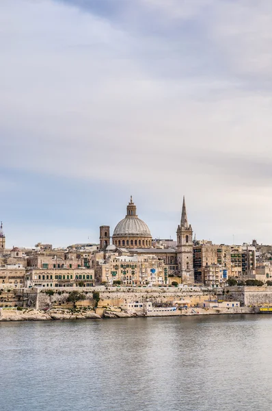 Valletta vista do horizonte à beira-mar, Malta — Fotografia de Stock