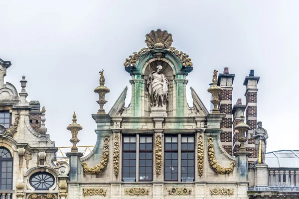 Guildhalls en Grand Place en Bruselas, Bélgica . — Foto de Stock