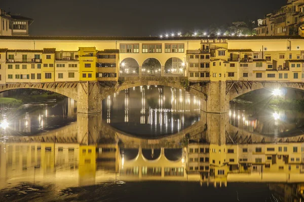 Ponte vecchio (gamla bron) i Florens, Italien. — Stockfoto