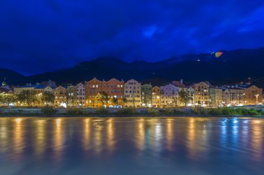 Innsbruck, Avusturya ile yoluna Inn Nehri.