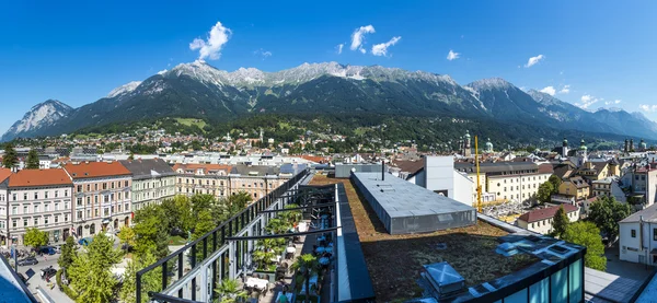 Yleisnäkymä Innsbruckista Länsi-Itävallassa . — kuvapankkivalokuva