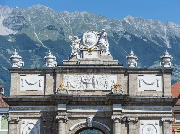 Vítězný oblouk v Innsbrucku, Rakousko. — Stock fotografie