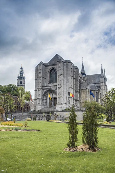 モンス、ベルギーの聖 waltrude 教会. — ストック写真