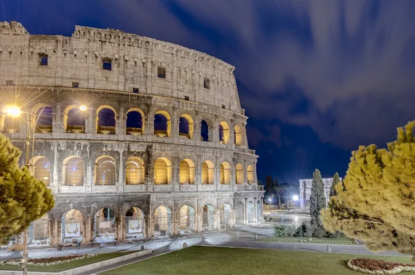 Koloseum nebo Koloseum v Římě, Itálie. — Stock fotografie