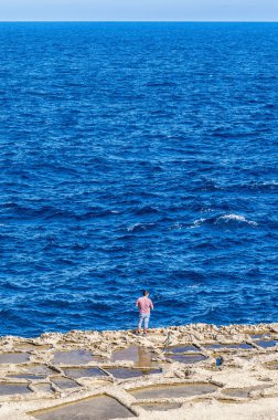gozo, malta, qbajjar yakın tuz tava.