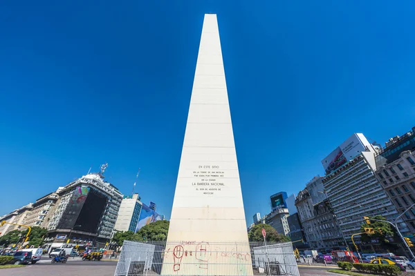 Obelisken (el obelisco) i buenos aires. — Stockfoto