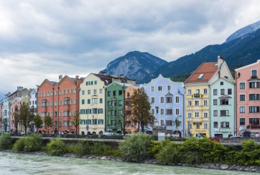 Innsbruck, Avusturya ile yoluna Inn Nehri.