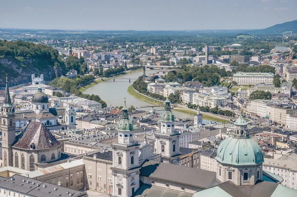 Salzburg allmänna uppfattningen från salzburg fortress (festung hohenzalsb — Stockfoto