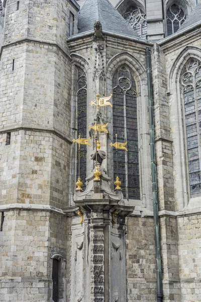 Pilory Well Fountain em Mons, Bélgica . — Fotografia de Stock