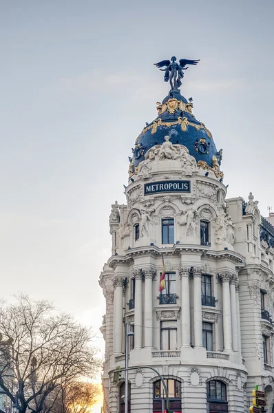 Metropool gebouw in madrid, Spanje — Stockfoto