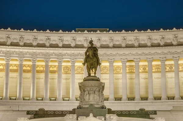 National monument till victor emmanuel i Rom, Italien. — Stockfoto