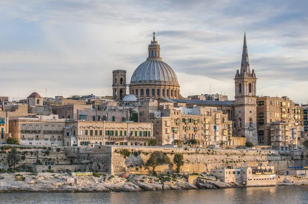 Valletta kust skyline weergave, malta — Stockfoto