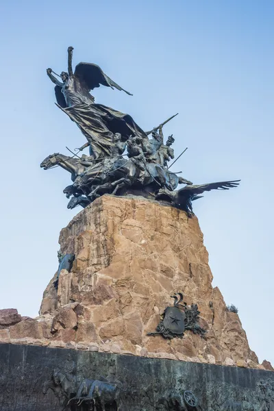 雷山德拉格洛里亚纪念碑在阿根廷门多萨. — 图库照片