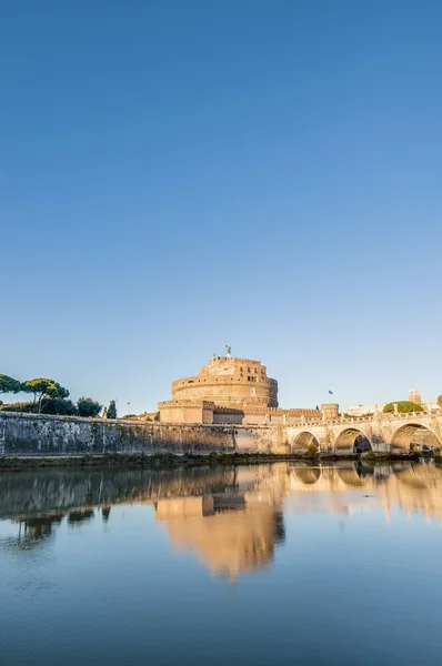 Castel sant angelo w parco adriano, Rzym, Włochy — Zdjęcie stockowe