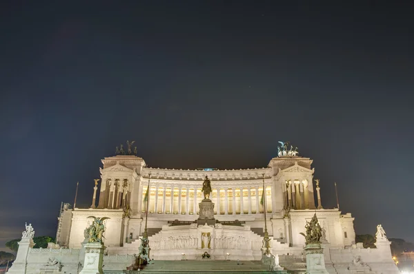 Национальный памятник Виктору Эммануилу в Риме, Италия . — стоковое фото