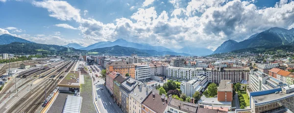 Ogólny widok na innsbruck w zachodniej Austrii. — Zdjęcie stockowe