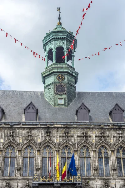 Câmara Municipal na praça central de Mons, Bélgica . — Fotografia de Stock