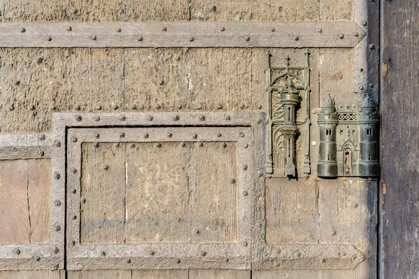 Ayuntamiento cerradura y tirón de la puerta en Mons, Bélgica . — Foto de Stock