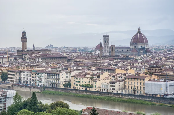 フィレンツェのミケランジェロ広場イタリアから見た — ストック写真