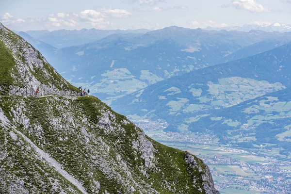 Wanderer auf der norkette, innsbruck, Österreich. — Stockfoto