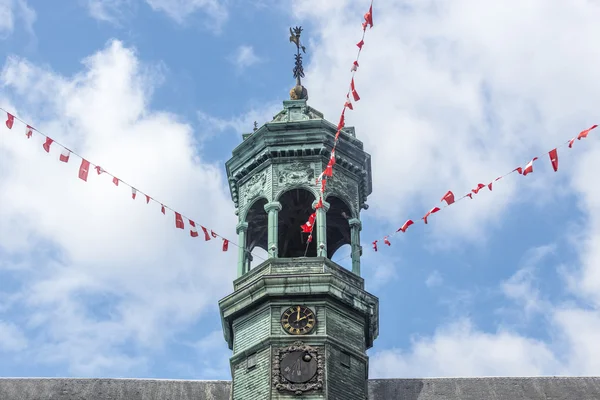 Câmara Municipal na praça central de Mons, Bélgica . — Fotografia de Stock