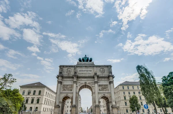 Siegestor, der triumphbogen in münchen — Stockfoto