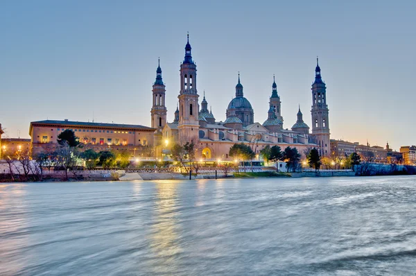 Onze Lieve Vrouwe van de pijler basiliek in zaragoza, Spanje — Stockfoto