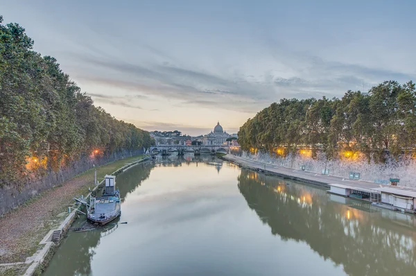 The Tiber river, passing through Rome. — Stock Photo, Image