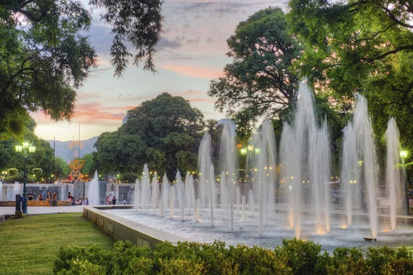 Plein van de onafhankelijkheid in stad mendoza, Argentinië — Stockfoto