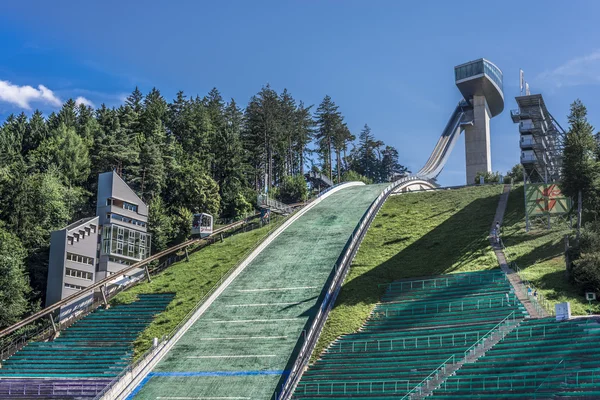 Bergisel věž v Innsbrucku, Rakousko. — Stock fotografie