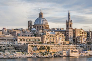 Valletta sahilinde skyline görünümü, malta