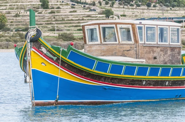 Traditional Luzzu boat at Marsaxlokk harbor in Malta. — Stock Photo, Image