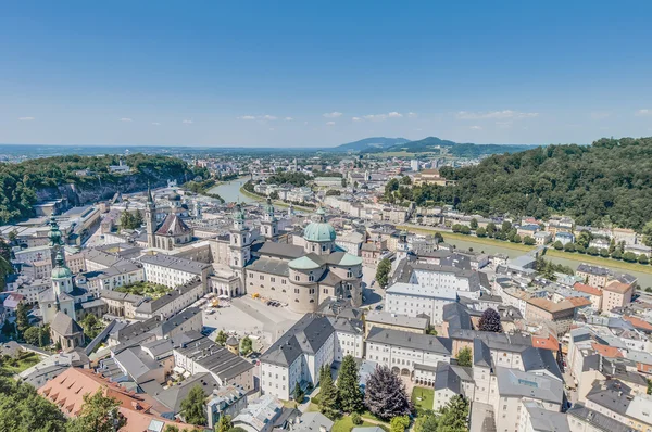 Ogólny widok Salzburgu od salzburskiej twierdzy (festung hohenzalsb — Zdjęcie stockowe