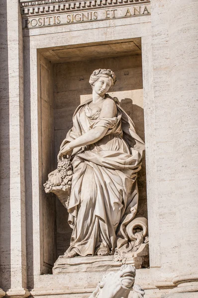 Fonte de Trevi, a fonte barroca em Roma, Itália . — Fotografia de Stock