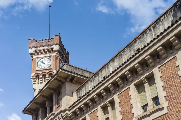 Mail gebouw in tucuman, Argentinië. — Stockfoto