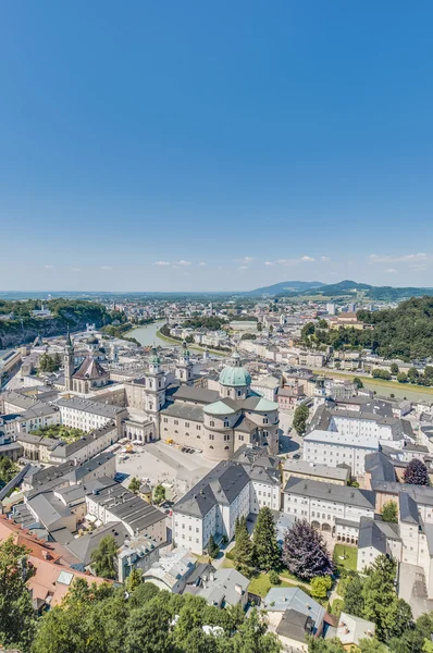 Vista general de Salzburgo desde la fortaleza de Salzburgo (Festung Hohenzalsb — Foto de Stock