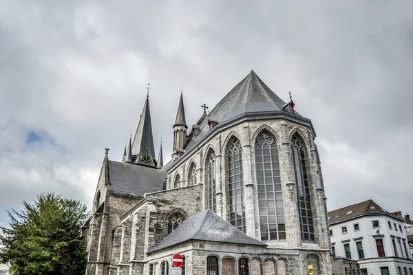 Saint-jacques kyrkan i tournai, Belgien. — Stockfoto