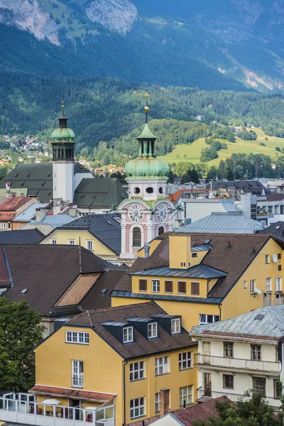 Ogólny widok na innsbruck w zachodniej Austrii. — Zdjęcie stockowe