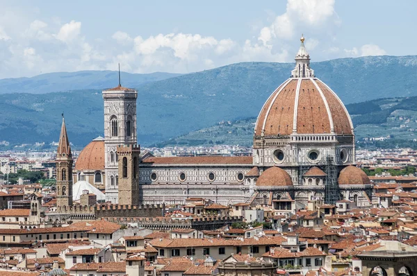 De basilica di santa maria del fiore in florence, Italië — Stockfoto