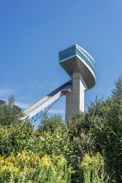 Bergisel věž v Innsbrucku, Rakousko. — Stock fotografie