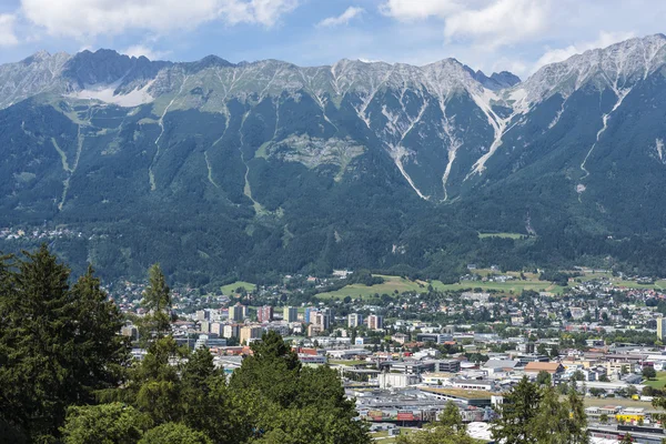 Allmän översikt över innsbruck i västra Österrike. — Stockfoto