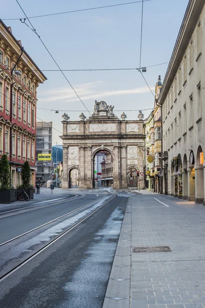 Triumfbåge i innsbruck, Österrike. — Stockfoto