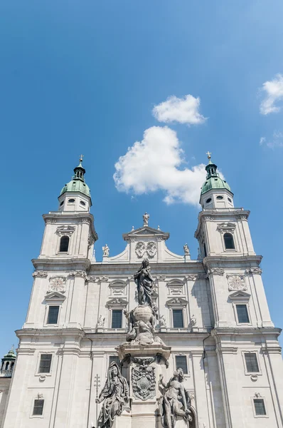 Salzburská katedrála (salzburger dom) v salzburg, Rakousko — Stock fotografie