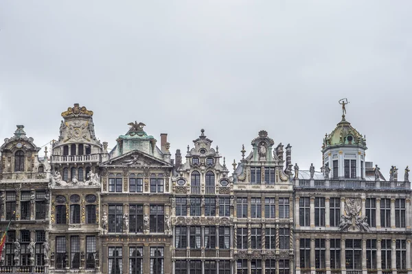 GuildHalls tarihinde grand place, brussels, Belçika. — Stok fotoğraf