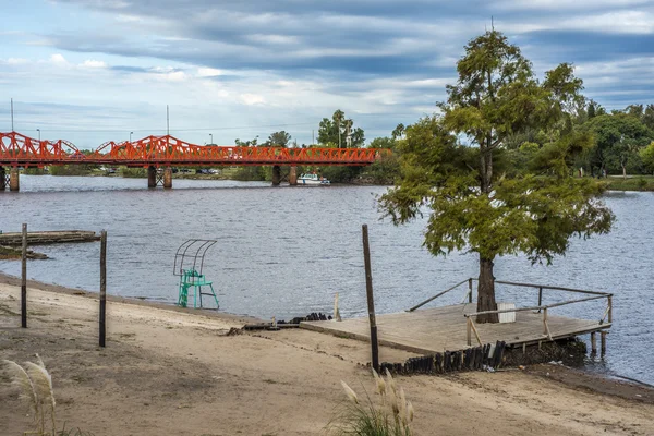 Γέφυρα πάνω από τον ποταμό gualeguaychu, Αργεντινή. — Φωτογραφία Αρχείου