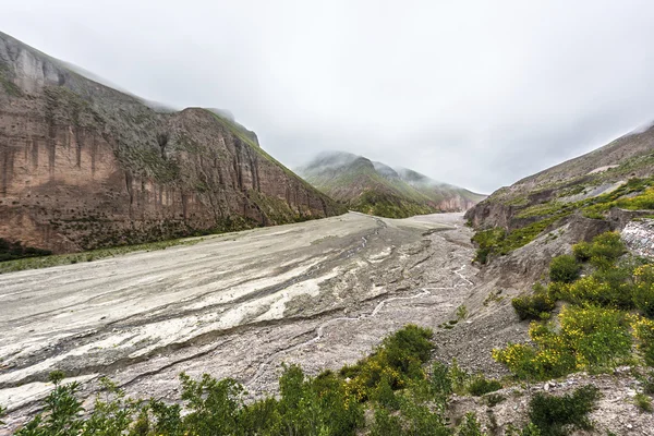 Rota 13 para Iruya na província de Salta, Argentina — Fotografia de Stock