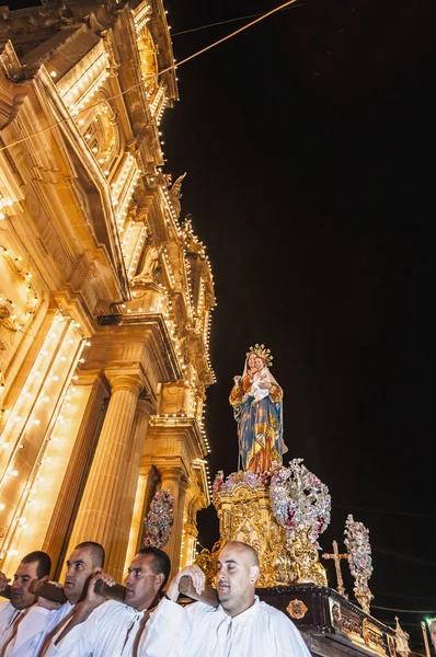 Santa marija pohledná průvod v Praha, malta. — Stock fotografie