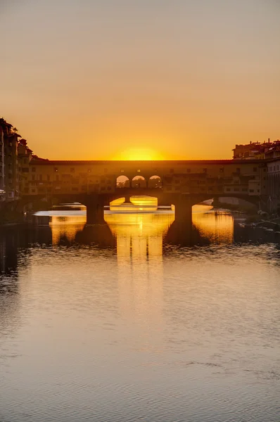 (Stary most) ponte vecchio we Florencji, Włochy. — Zdjęcie stockowe